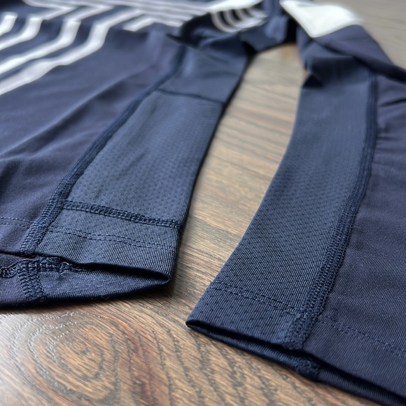 NWT - Tory Sport Performance Graphic Top - Picture 3 of 8